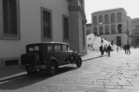 Vecchia FIAT in piazza Duomo